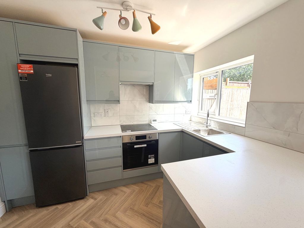 Property photo 2 of 10 Kitchen