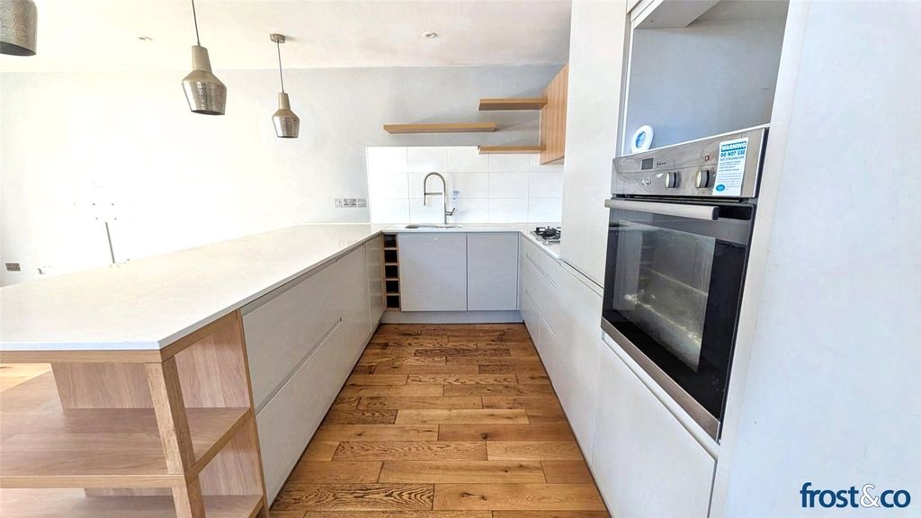 Property photo 3 of 17 Kitchen