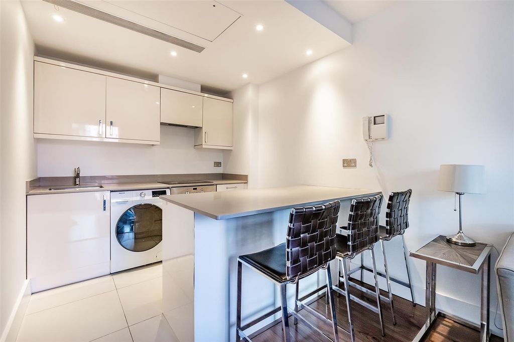 Property photo 2 of 16 Photo 1