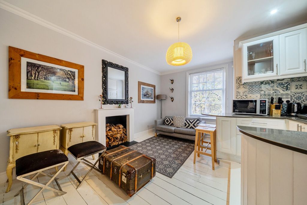 Property photo 3 of 8 Picture No. 12