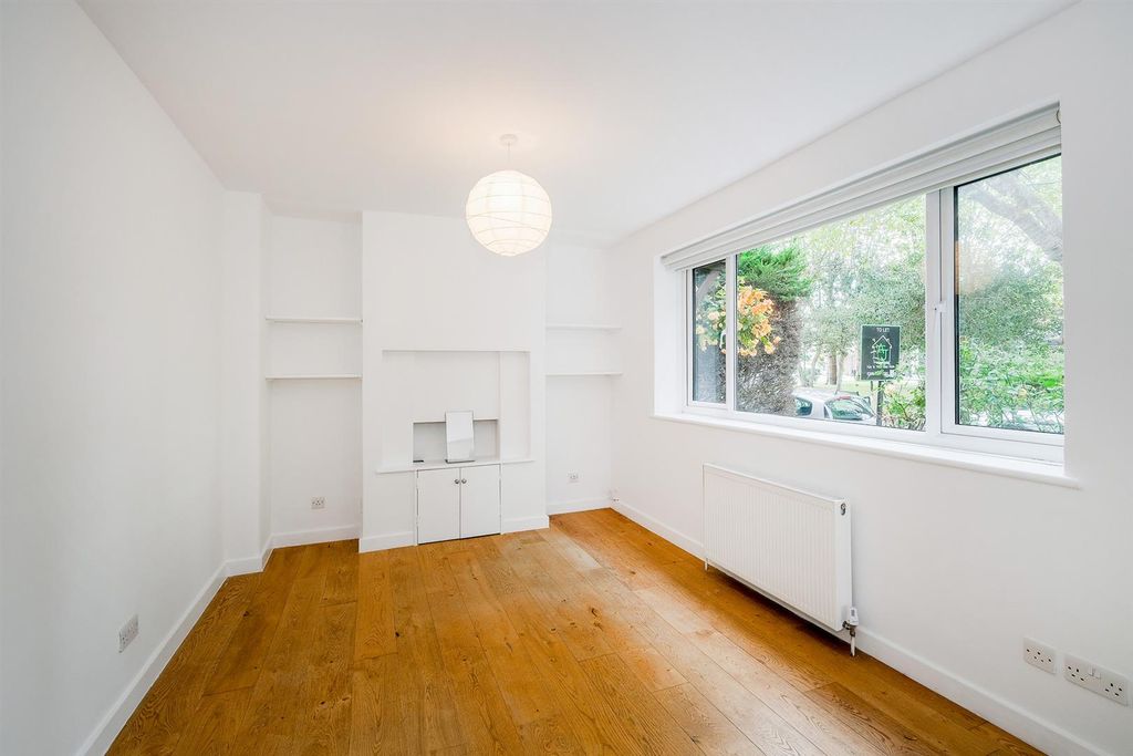 Property photo 3 of 21 2 Nightingale Court-17_Web.Jpg