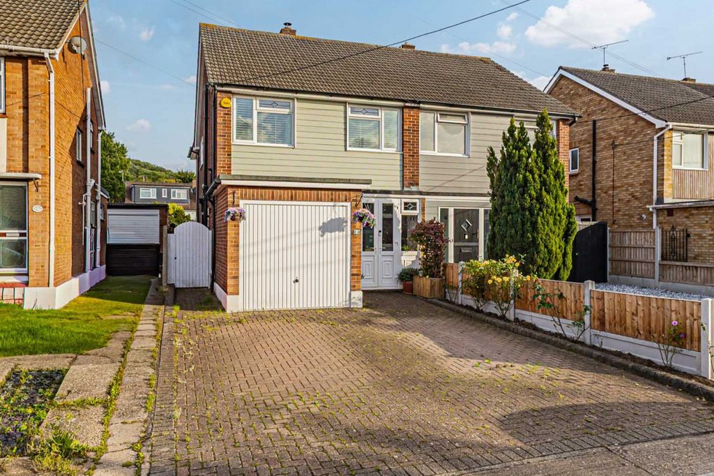 Property photo 1 of 32