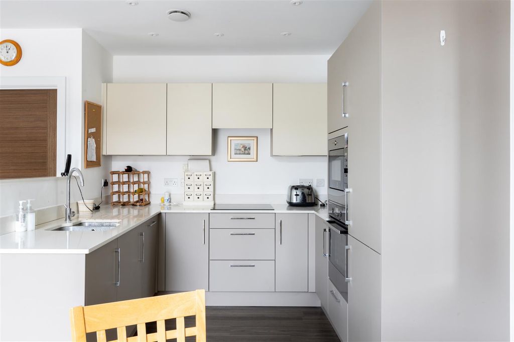 Additional image 6 of 2 bed flat for saleChurch Road, Haywards Heath RH16