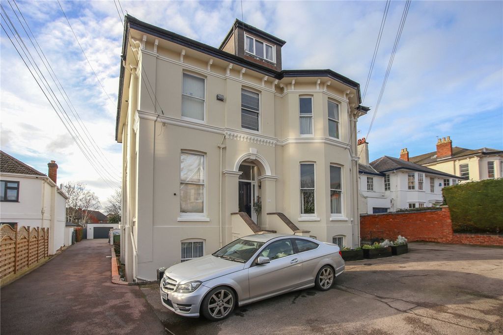 Property photo 2 of 16 Picture No. 27