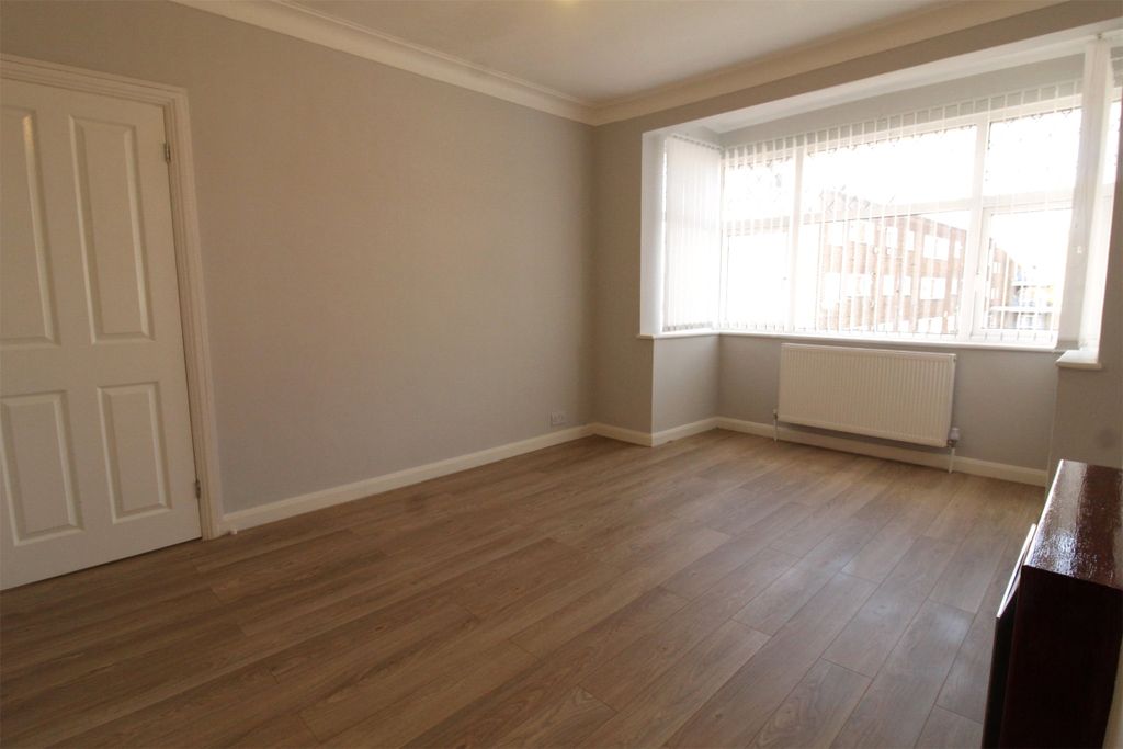 Property photo 2 of 9 Lounge