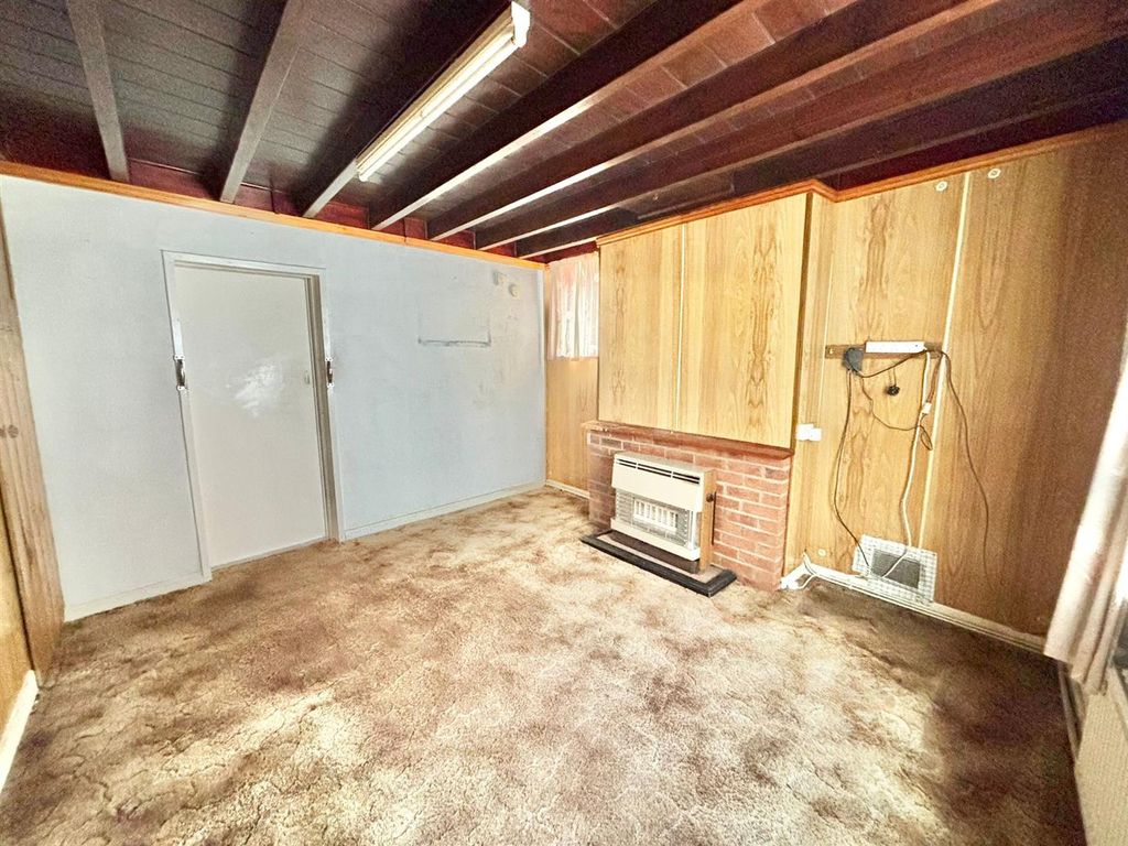 Property photo 2 of 11 Lounge