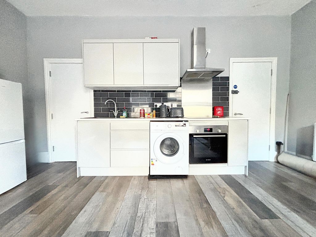 Property photo 3 of 10 2c70c210-3E56-4093-B7E2-c66636Ae8727.Jpeg