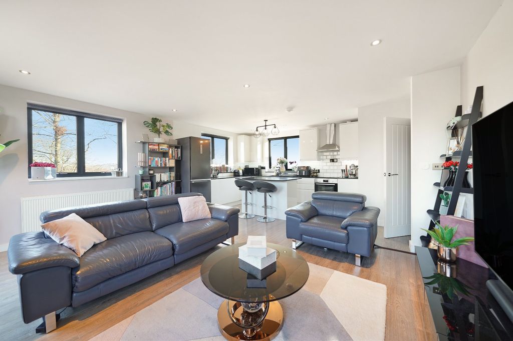 Property photo 2 of 26 Picture No. 37