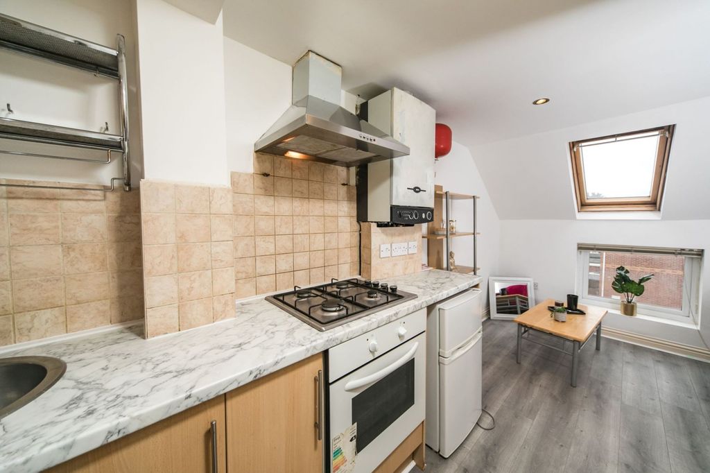 Property photo 3 of 9