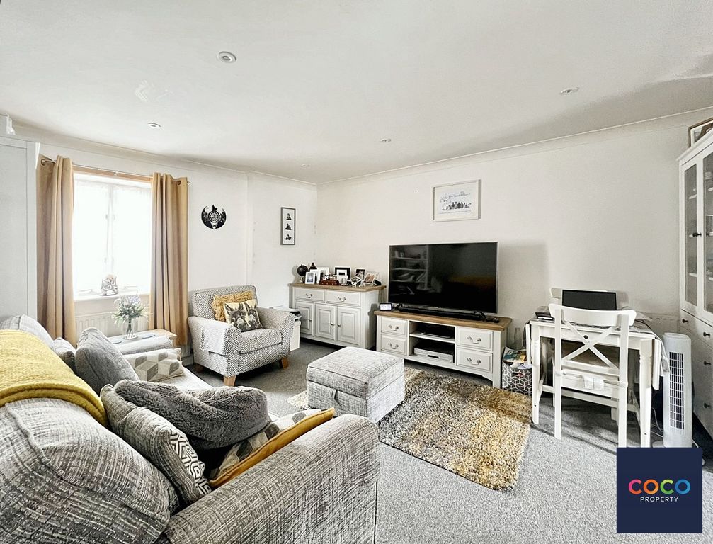 Property photo 2 of 11 Sitting Room