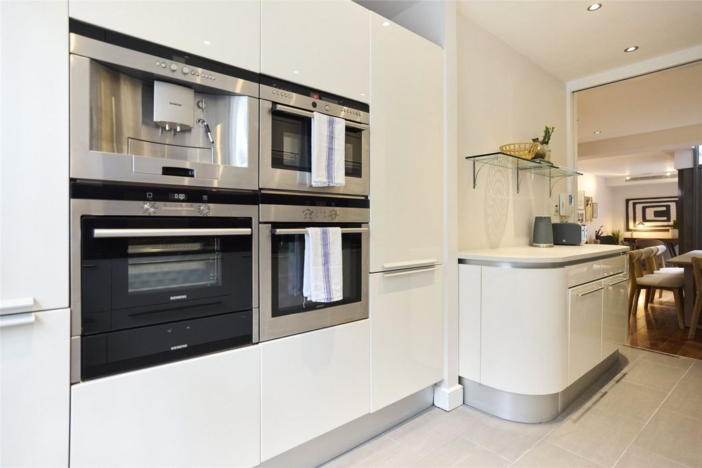 Property photo 3 of 24 Picture No. 02