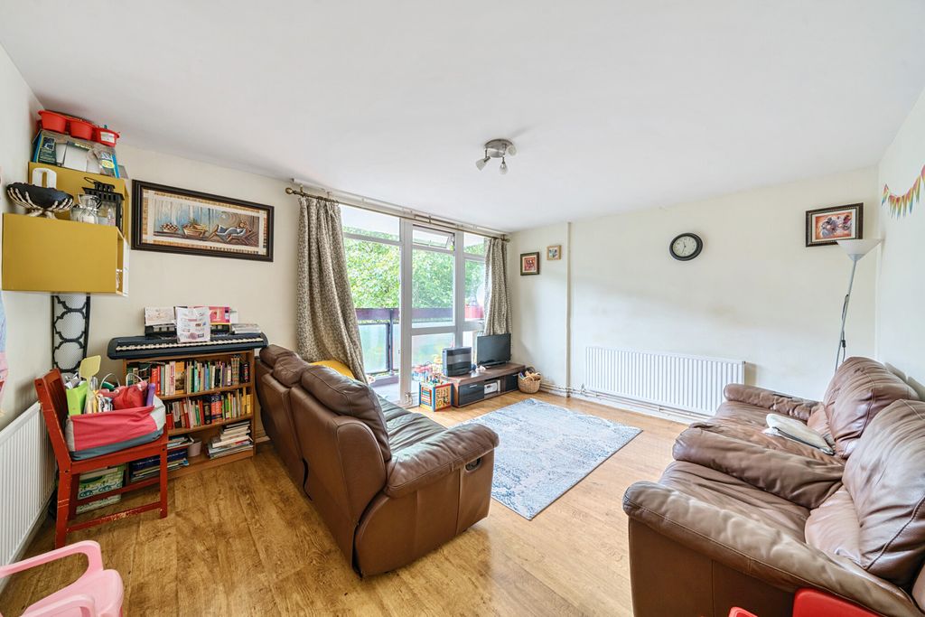 Property photo 1 of 12 1304596-8-684c041...
