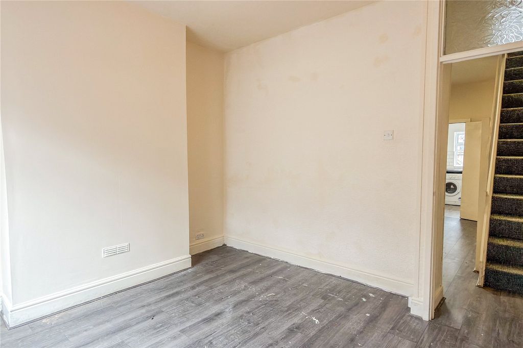 Property photo 2 of 15 Lounge