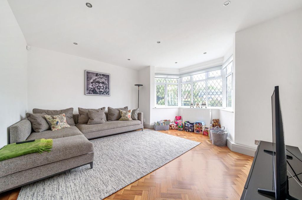 Property photo 3 of 16 Davidson Frost-Wellings, Dfw, Reddings Avenue, Bus