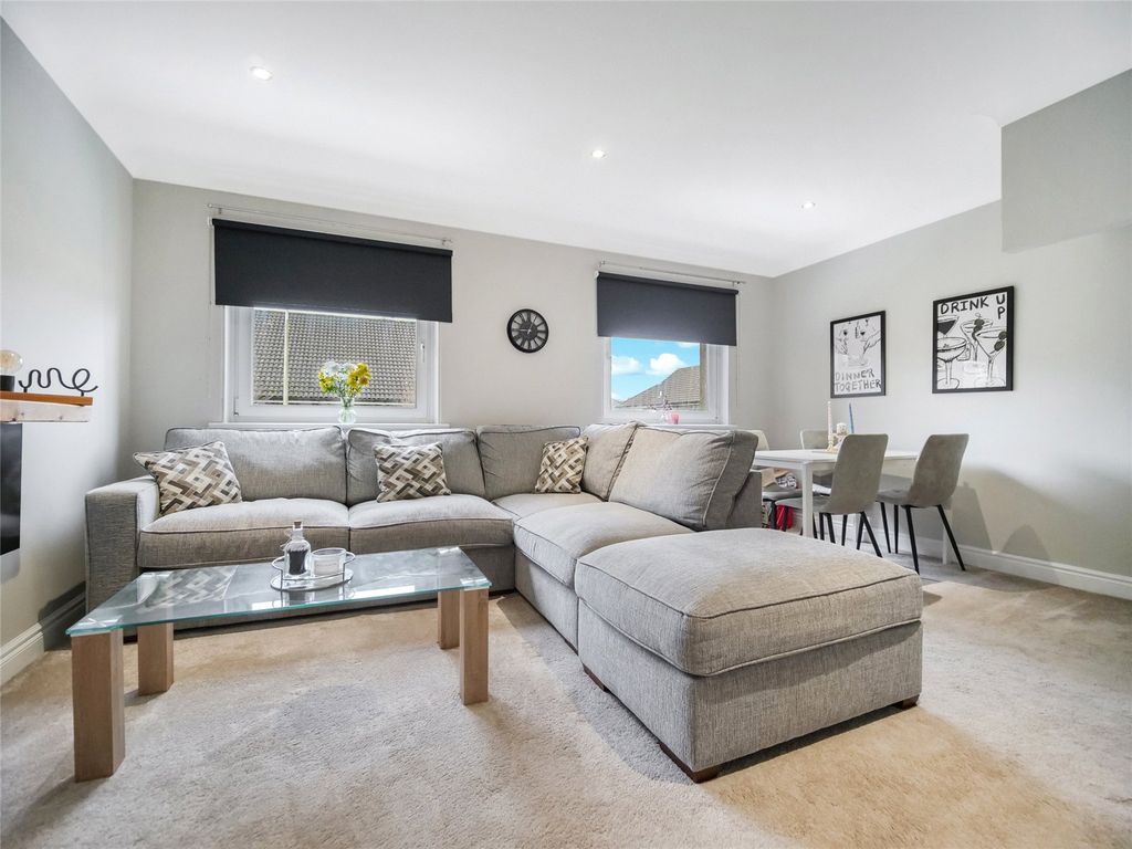 Property photo 2 of 13 Picture No. 11