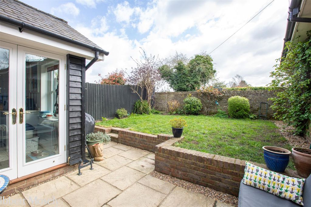 Property photo 2 of 16 20260330-1 Albion Close14.Jpg