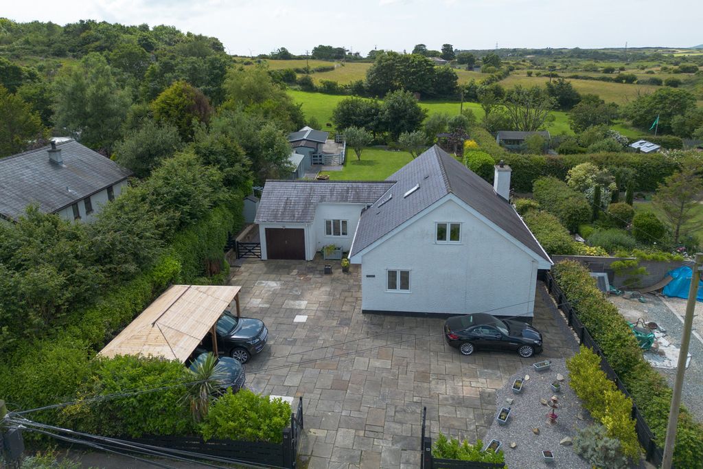 Property photo 2 of 28