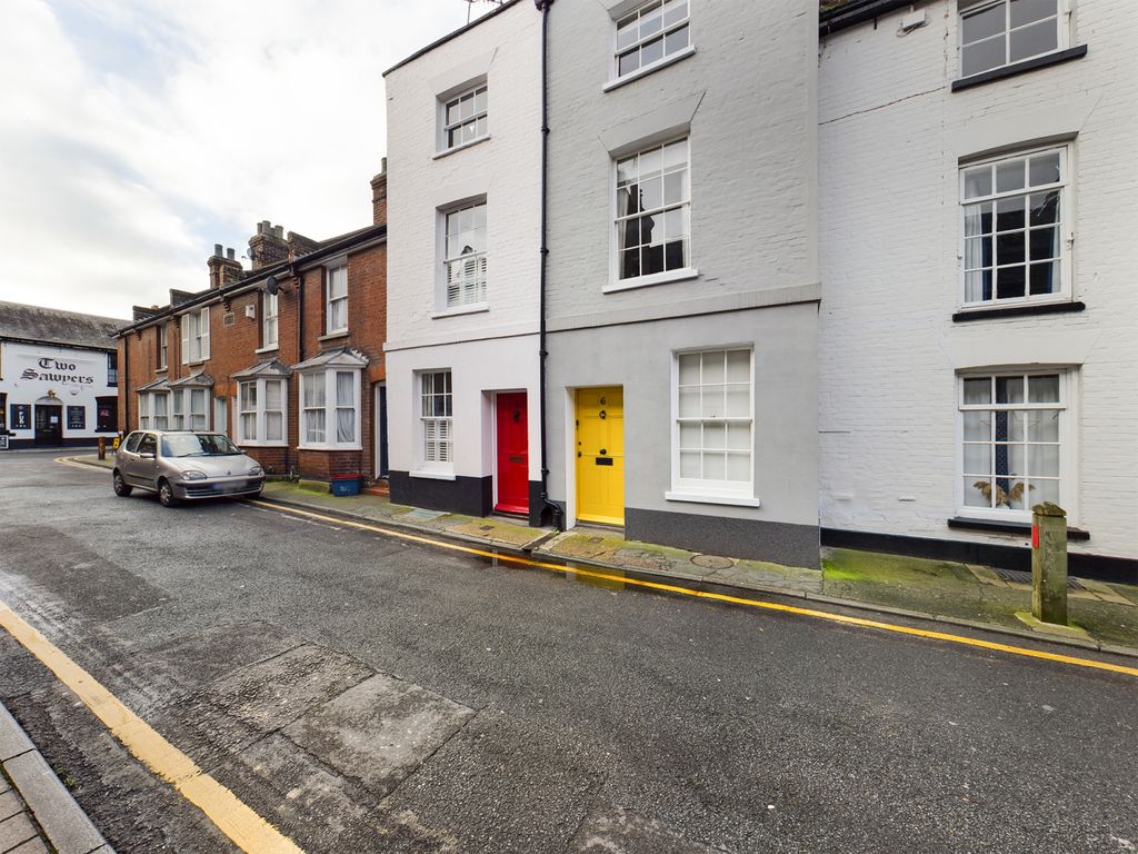 Property photo 1 of 13 2 Bedroom Terraced House, Ct1