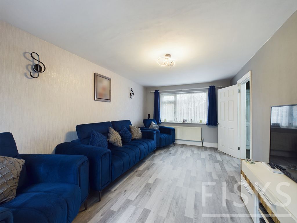 Property photo 3 of 23