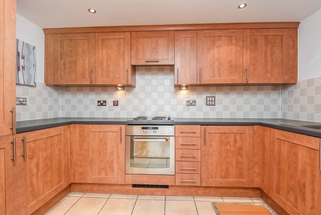 Property photo 2 of 10 Picture No. 11