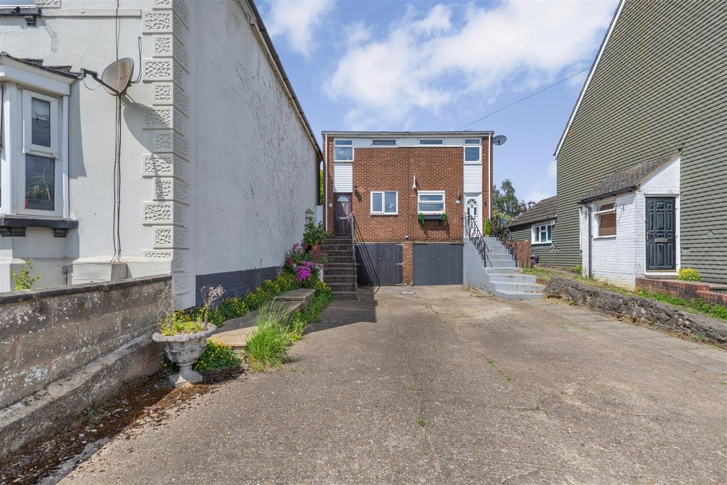 Property photo 1 of 14 8650746-Exterior07.Jpg