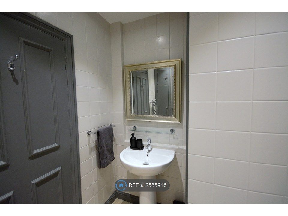 Property photo 3 of 29 Bathroom