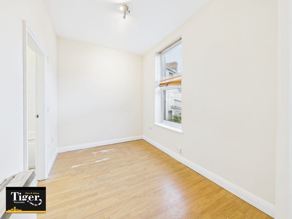 Property photo 3 of 5 Cam03440G0-Pr0466-Still001