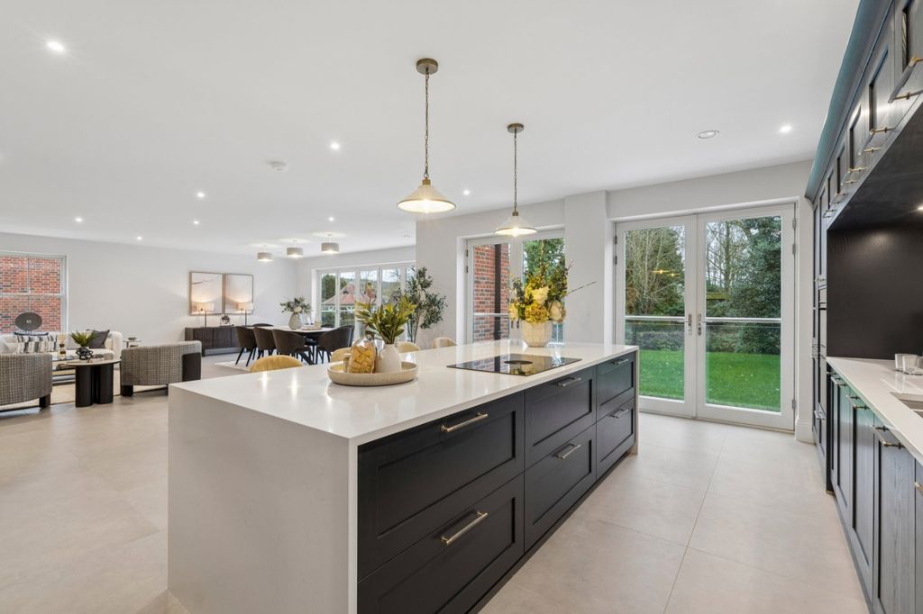 Property photo 2 of 19 Picture No. 33