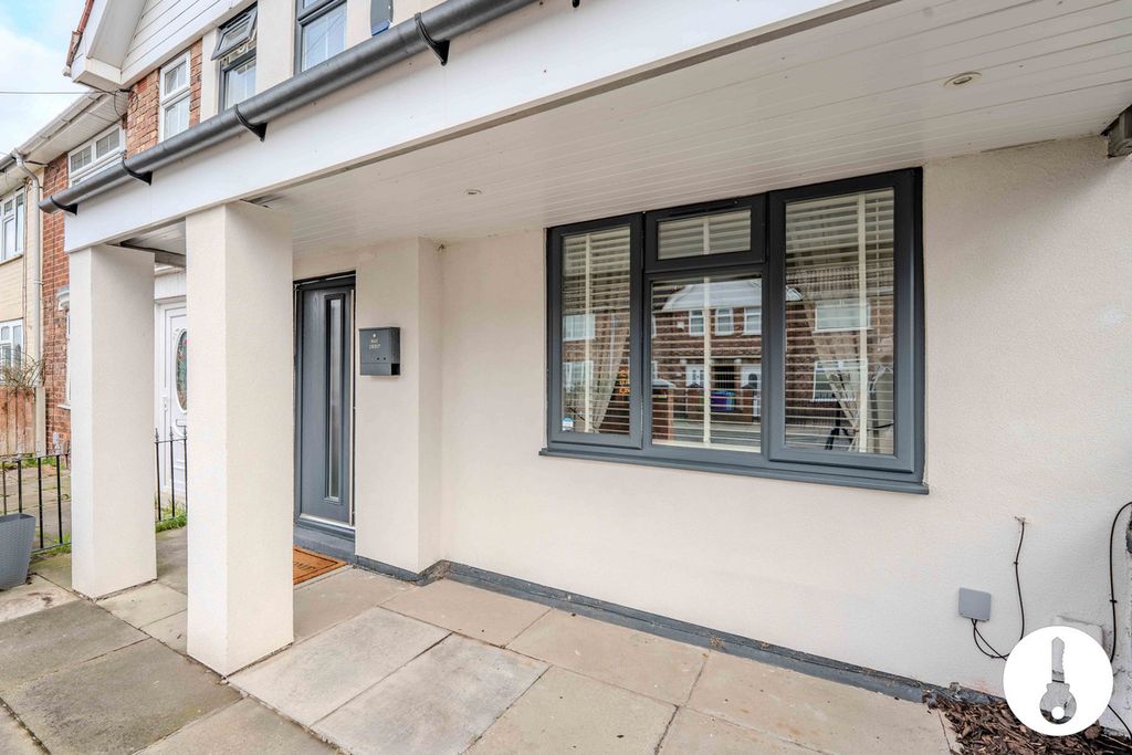 Property photo 2 of 42