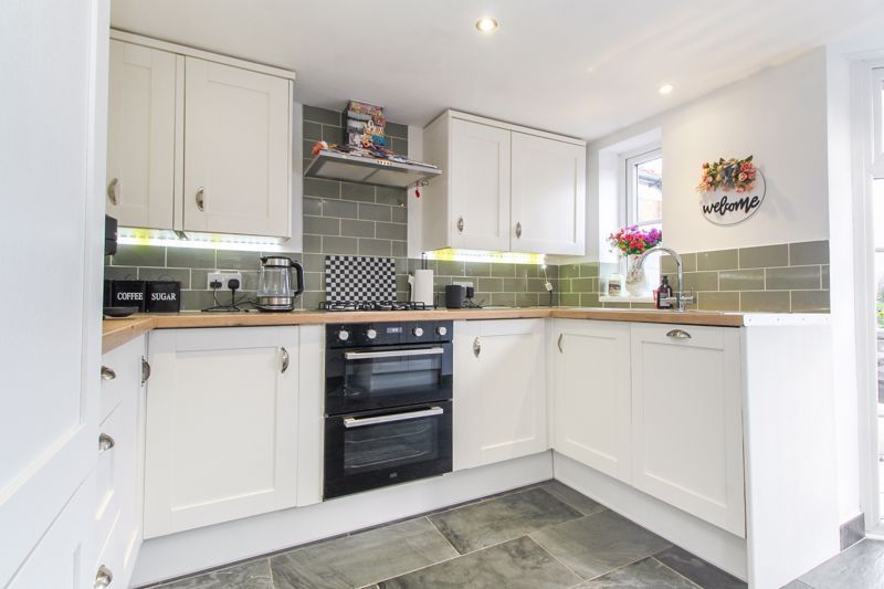 Property photo 3 of 21 Kitchen