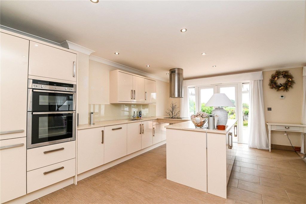 Property photo 2 of 20 Picture No. 05