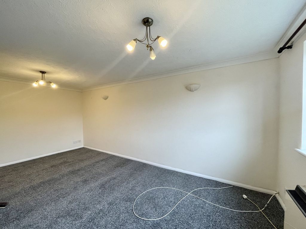 Property photo 2 of 8 Picture No. 16
