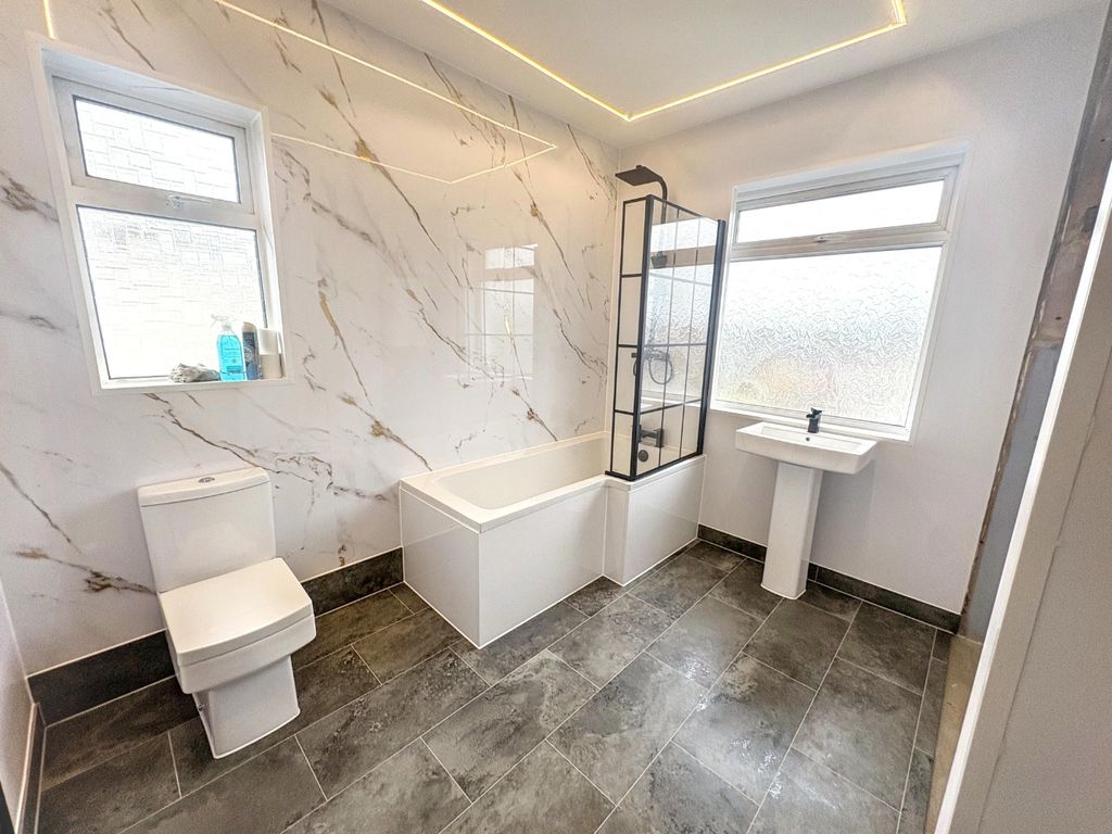 Property photo 3 of 18 4992105