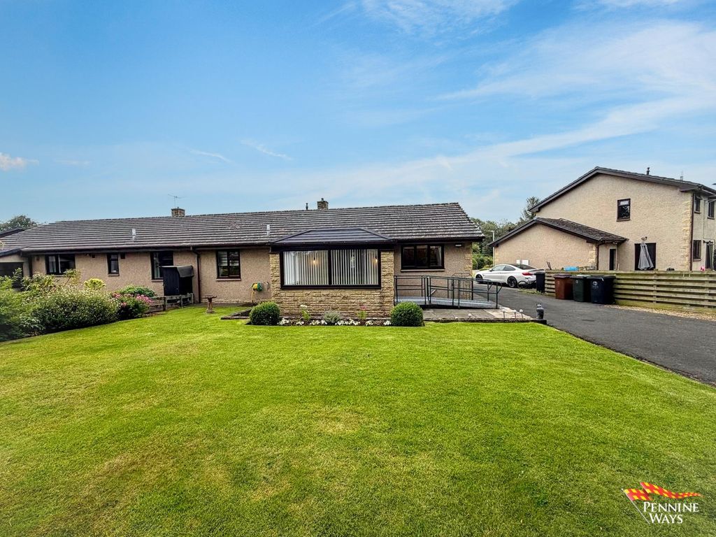 Property photo 2 of 25