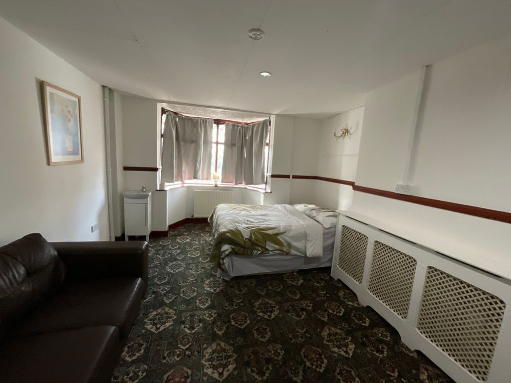 Property photo 1 of 2