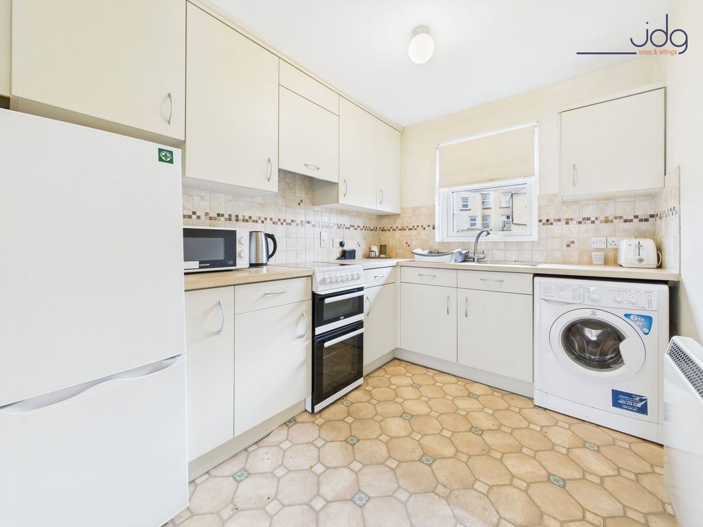 Property photo 3 of 17 Kitchen