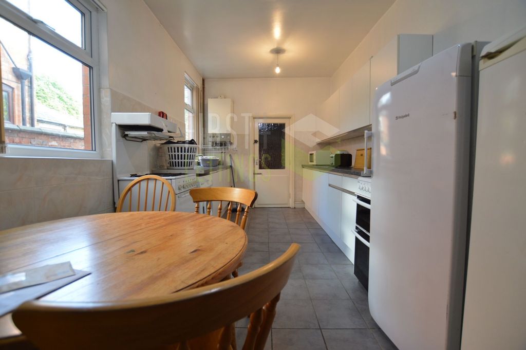 Property photo 2 of 11 Kitchen