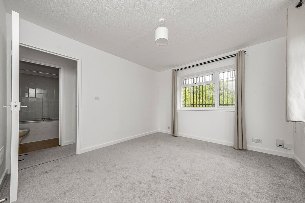 Property photo 3 of 10 Picture No. 11