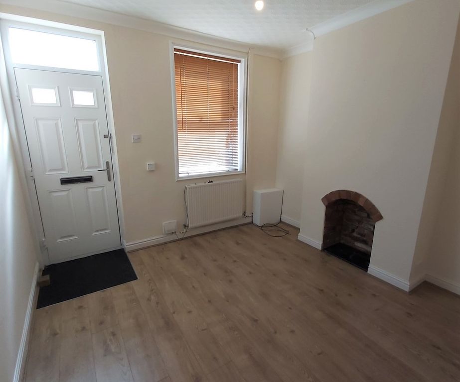 Property photo 2 of 10 Living Room