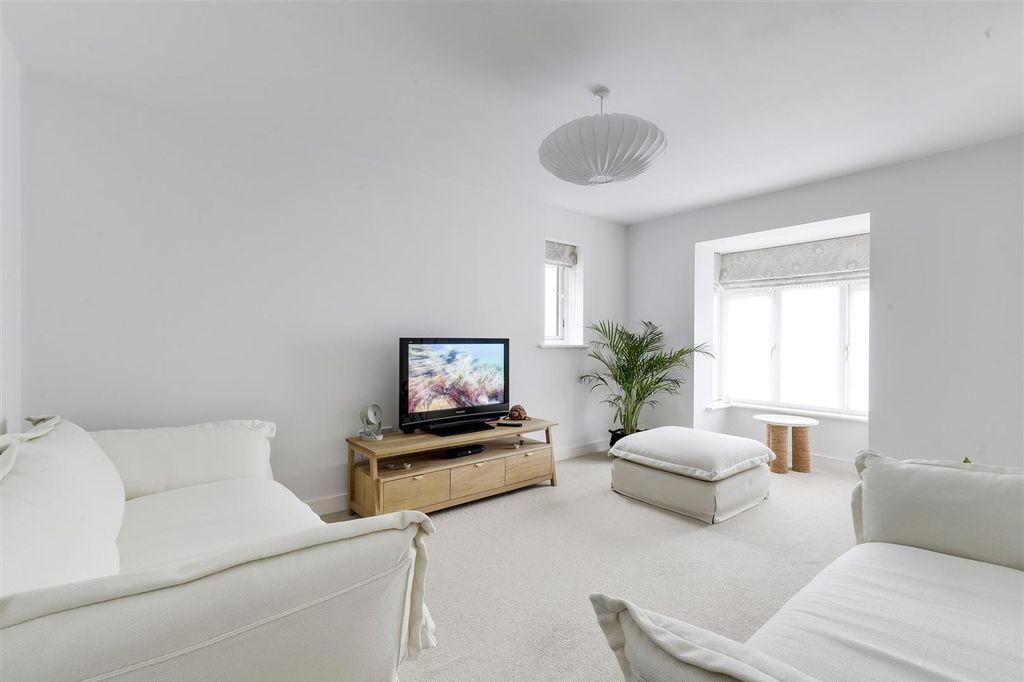 Property photo 2 of 24