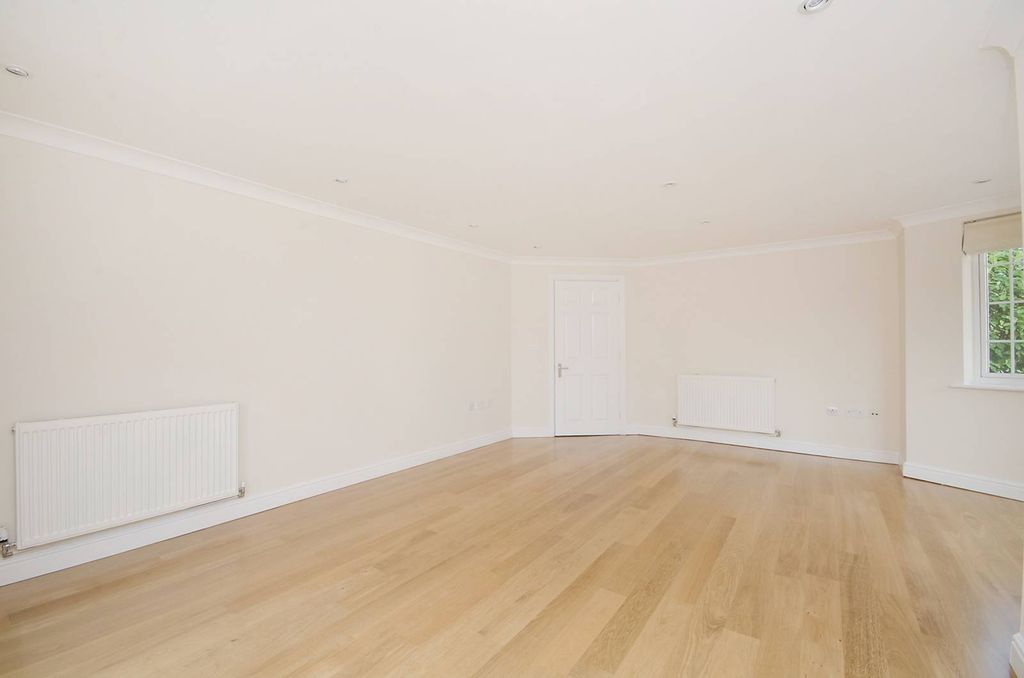 Property photo 1 of 28