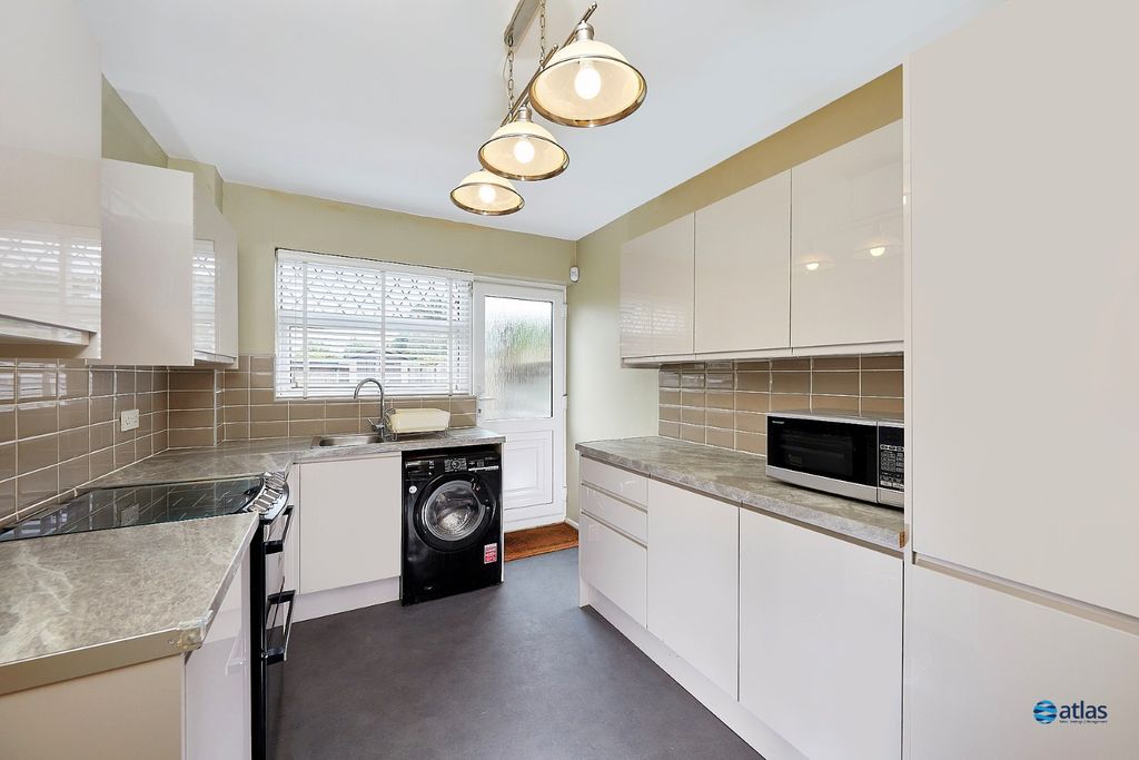 Property photo 2 of 18 Kitchen