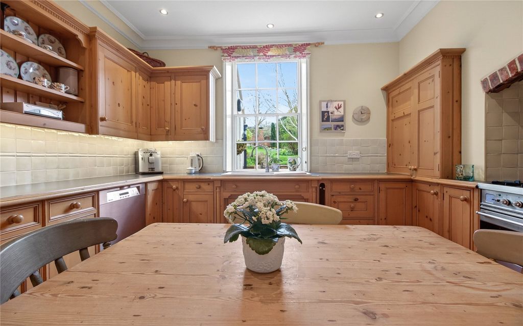 Property photo 2 of 20 Kitchen