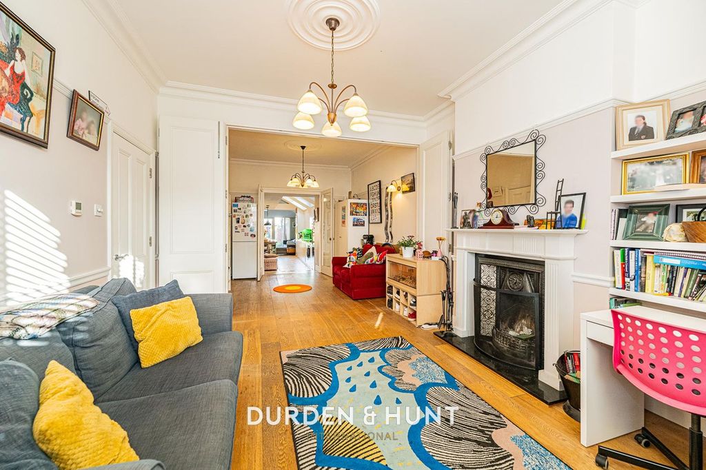 Property photo 3 of 24 Cambridge-50.Jpg