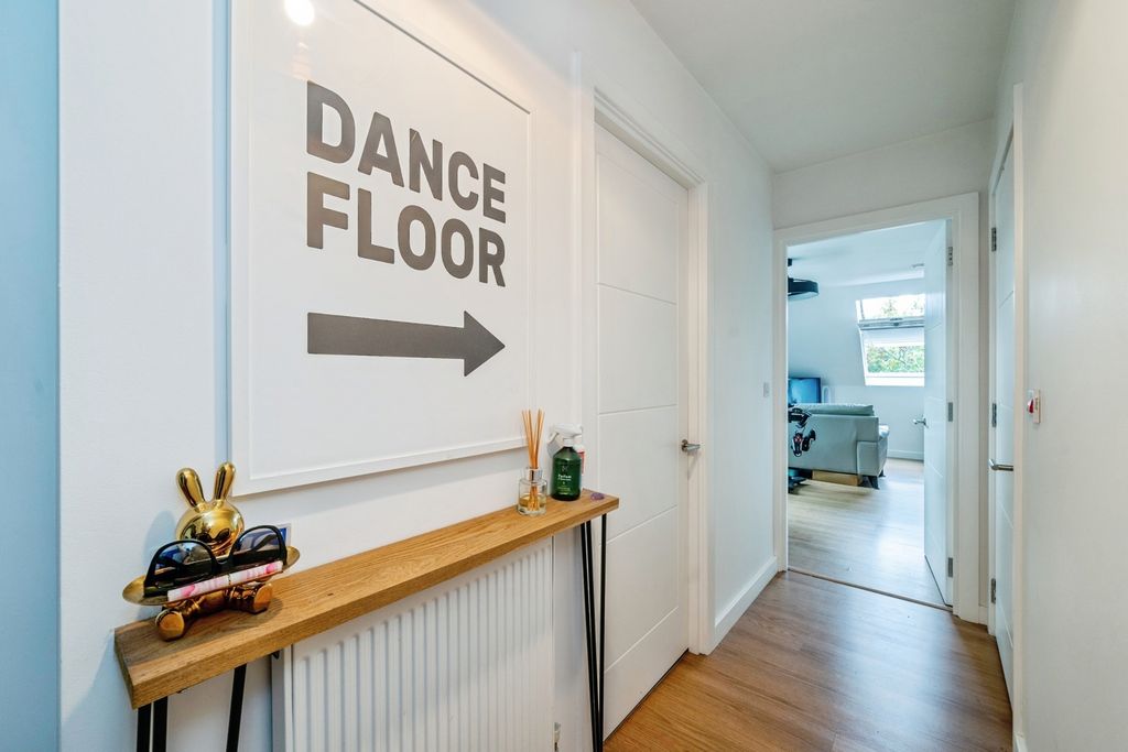 Property photo 3 of 16 Photo