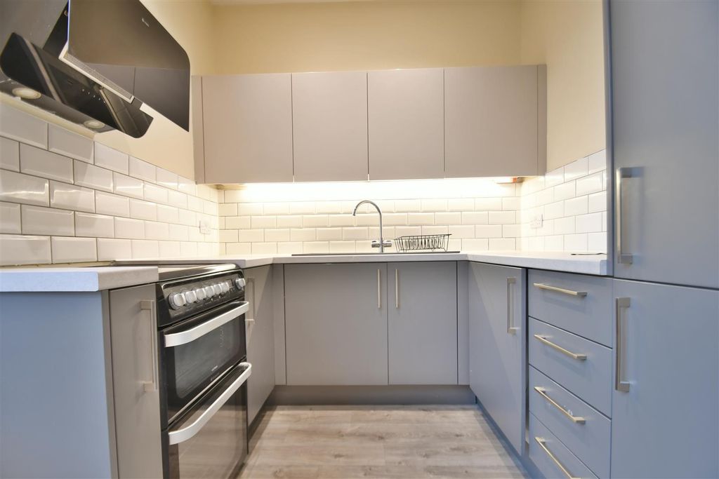 Property photo 3 of 8 Kitchen.Jpg