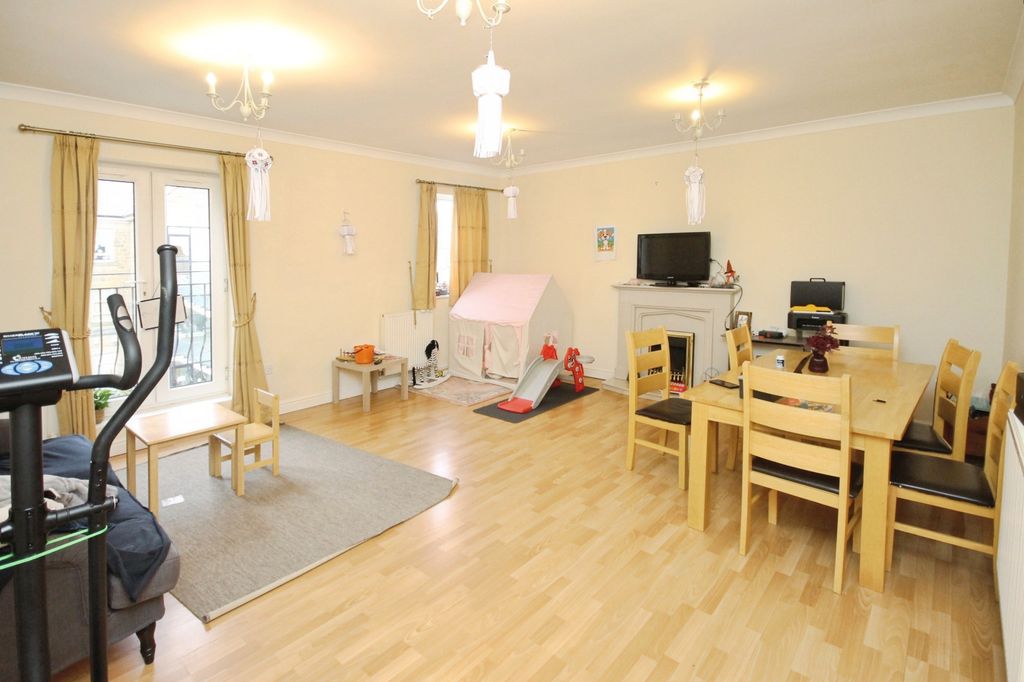 Property photo 3 of 14