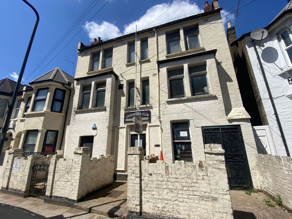 Property photo 2 of 24