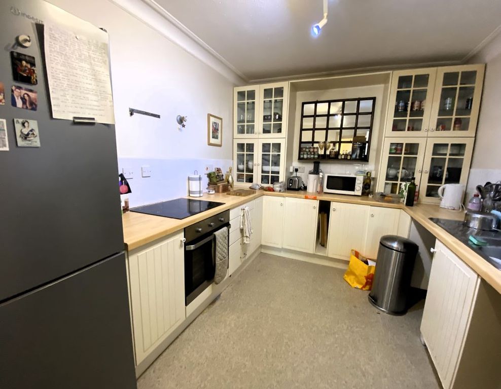 Property photo 3 of 7 Kitchen