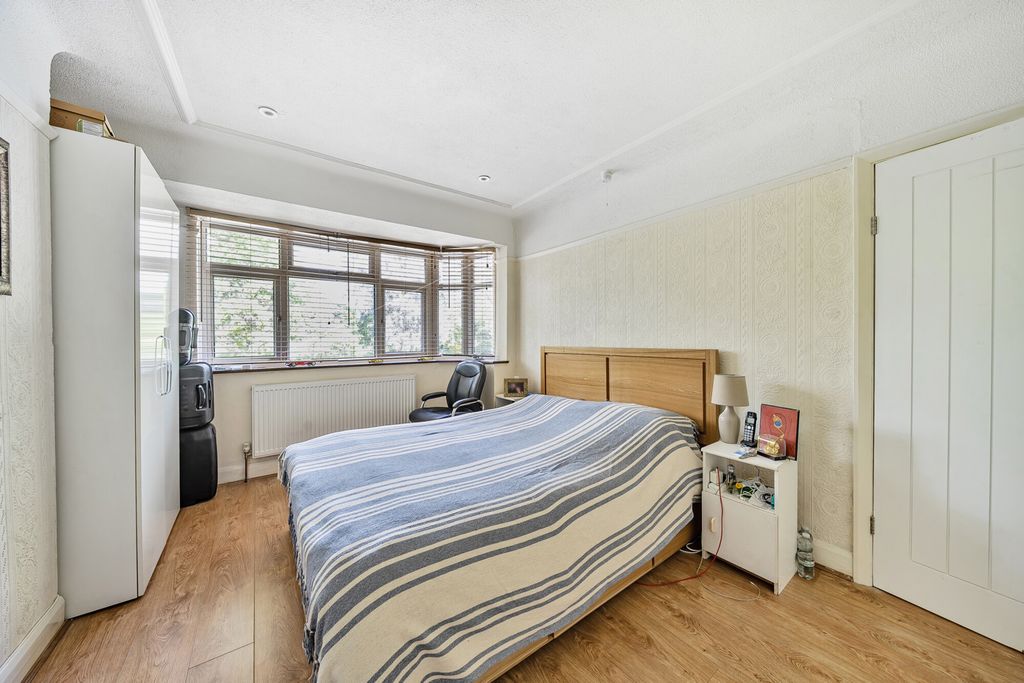 Property photo 3 of 16 12-681A1749Db6Ea-...